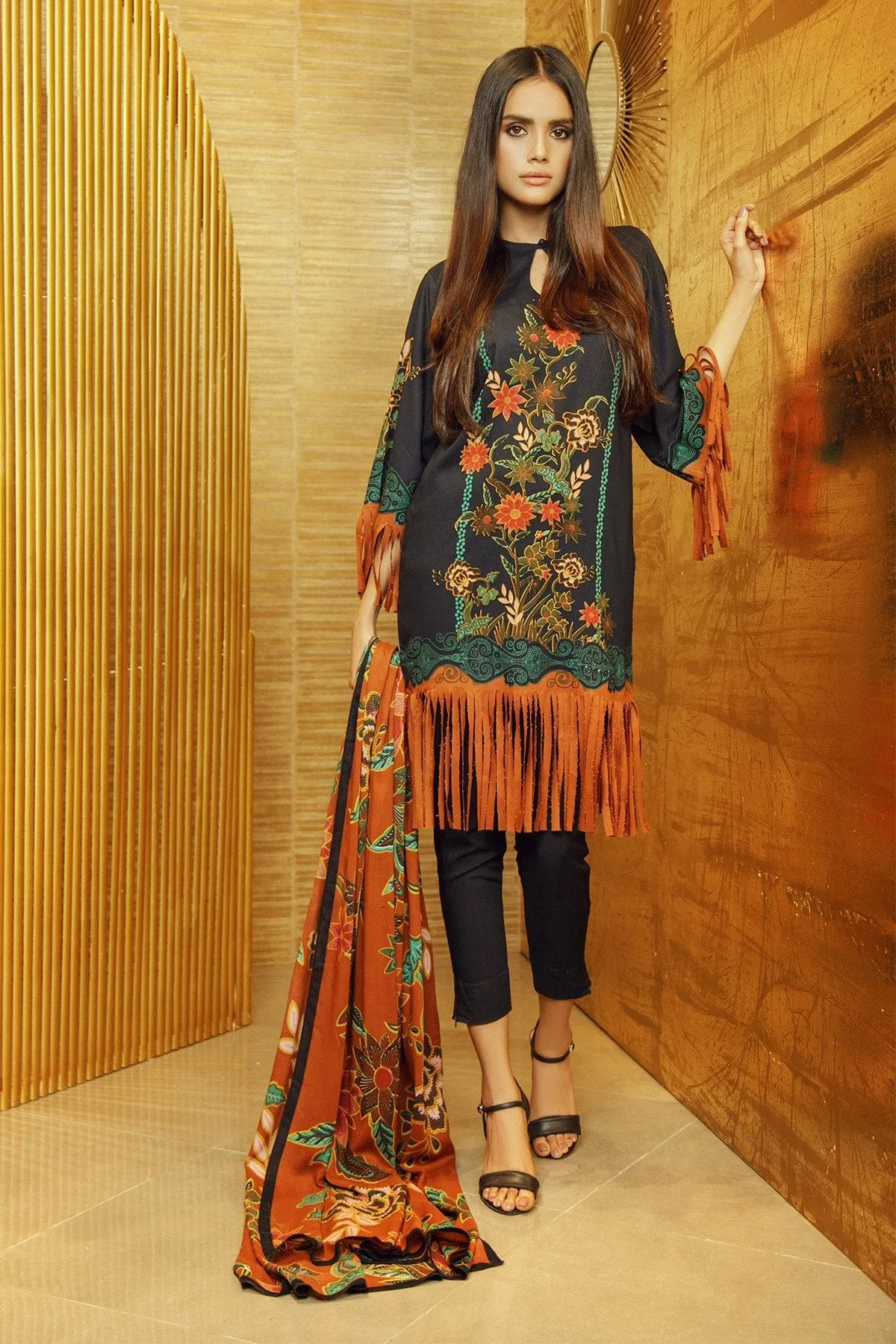 AlKaram Winter Collection 2019 – 3 Piece Printed Plain Viscose Suit with Plain Viscose Dupatta – FW-07-19-Black