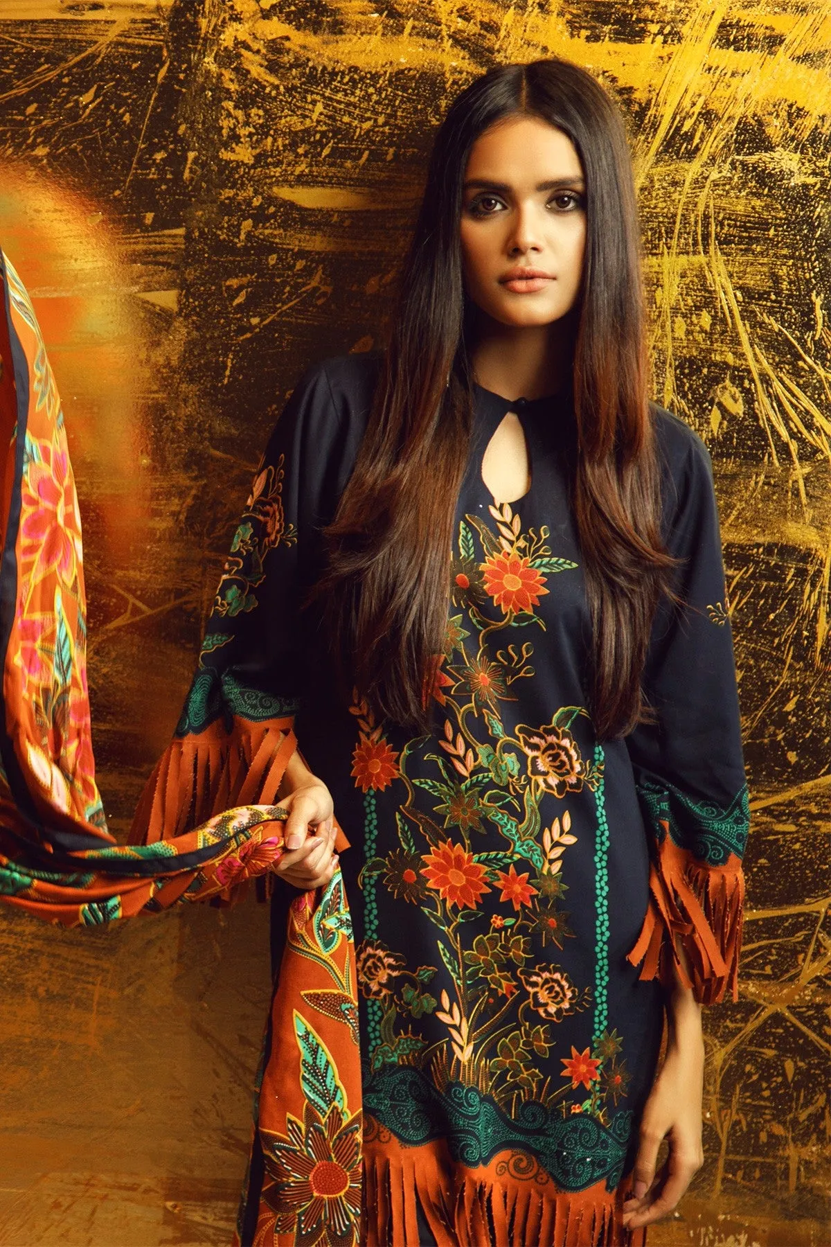 AlKaram Winter Collection 2019 – 3 Piece Printed Plain Viscose Suit with Plain Viscose Dupatta – FW-07-19-Black