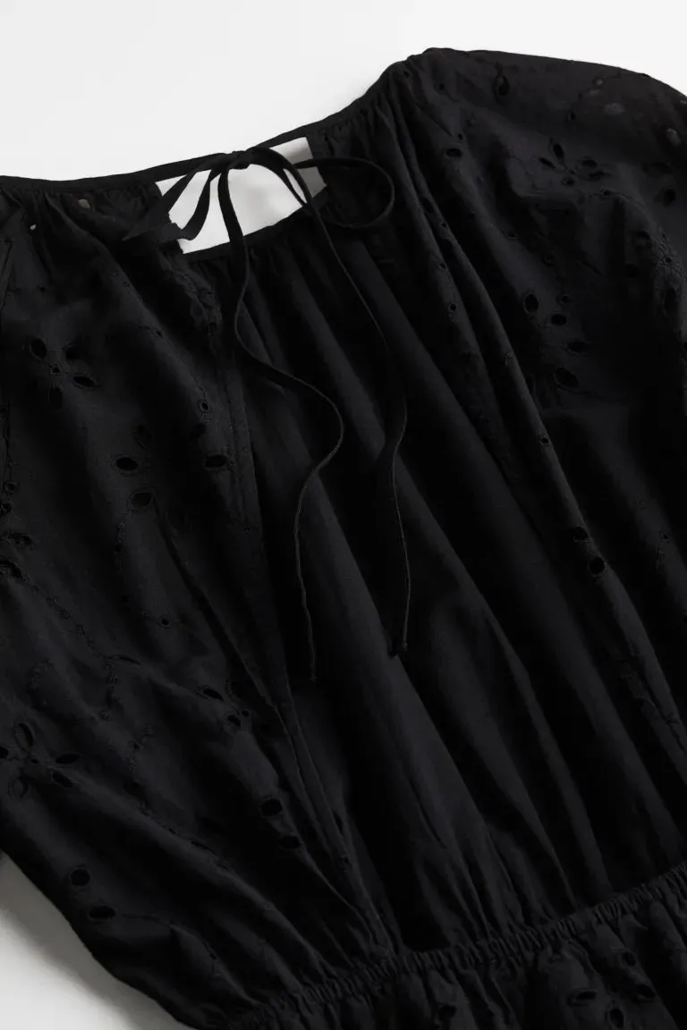 Embroidered dress with eyelet ties H&M, black