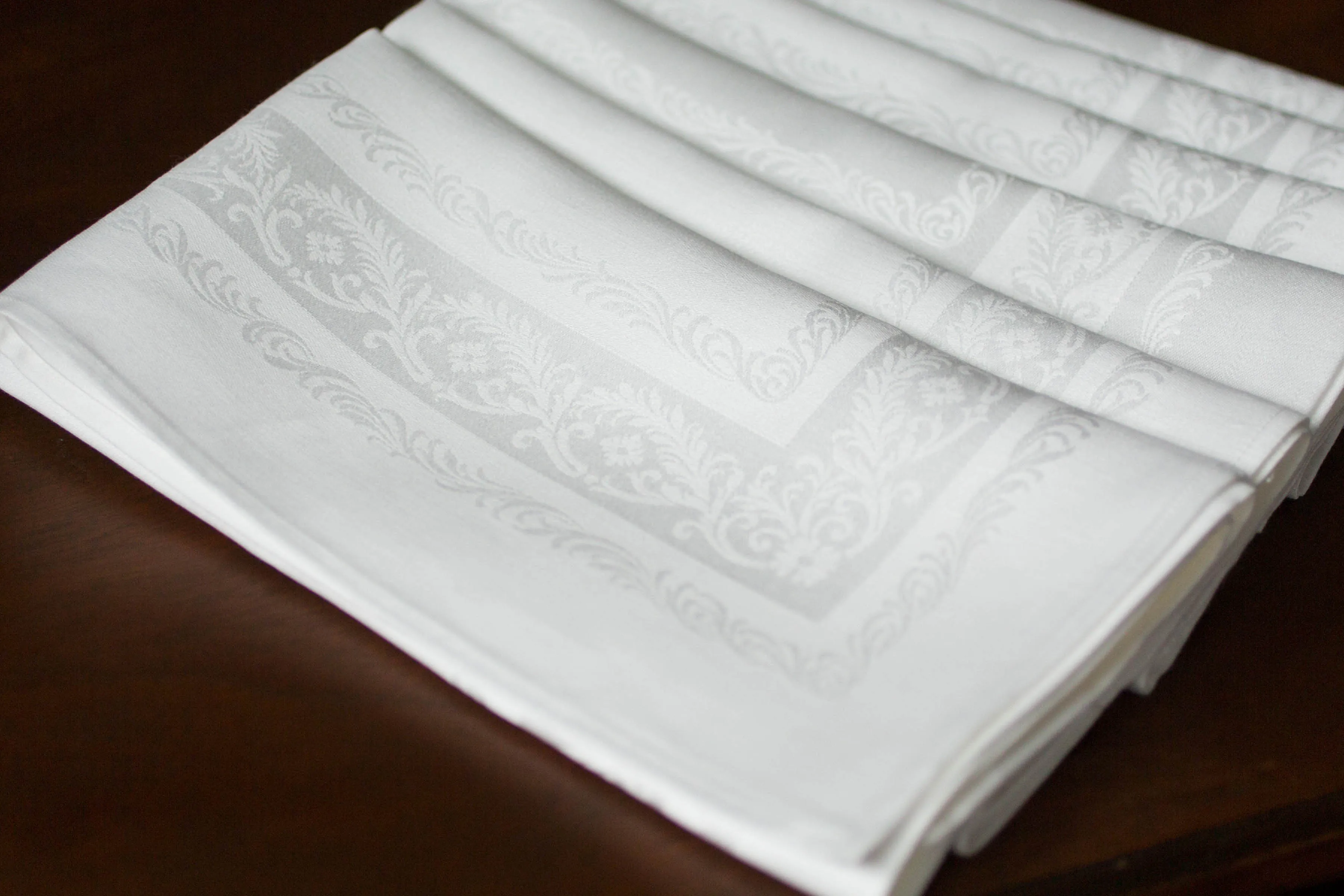 Fine Scroll Irish Linen Double Damask Napkin