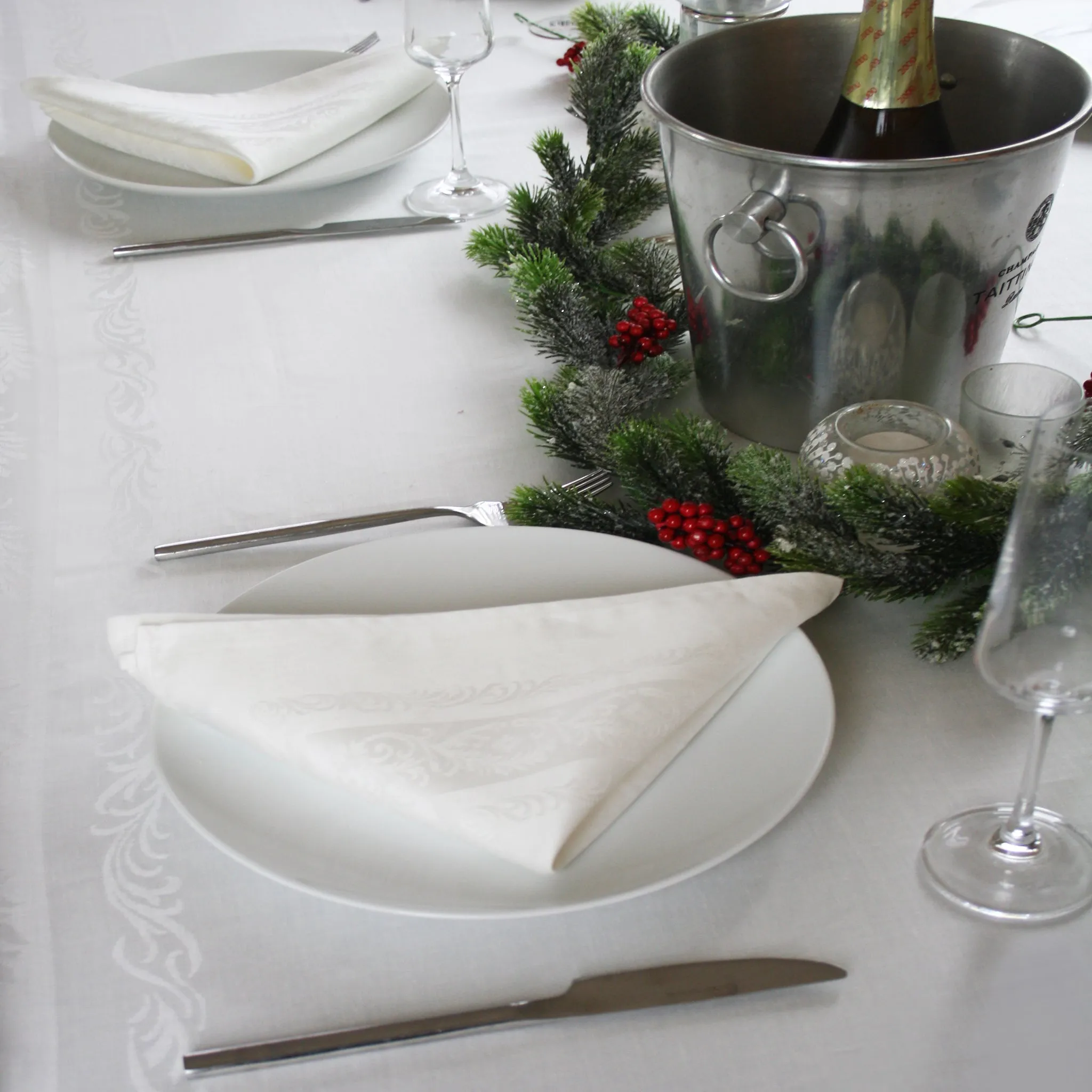 Fine Scroll Irish Linen Double Damask Napkin