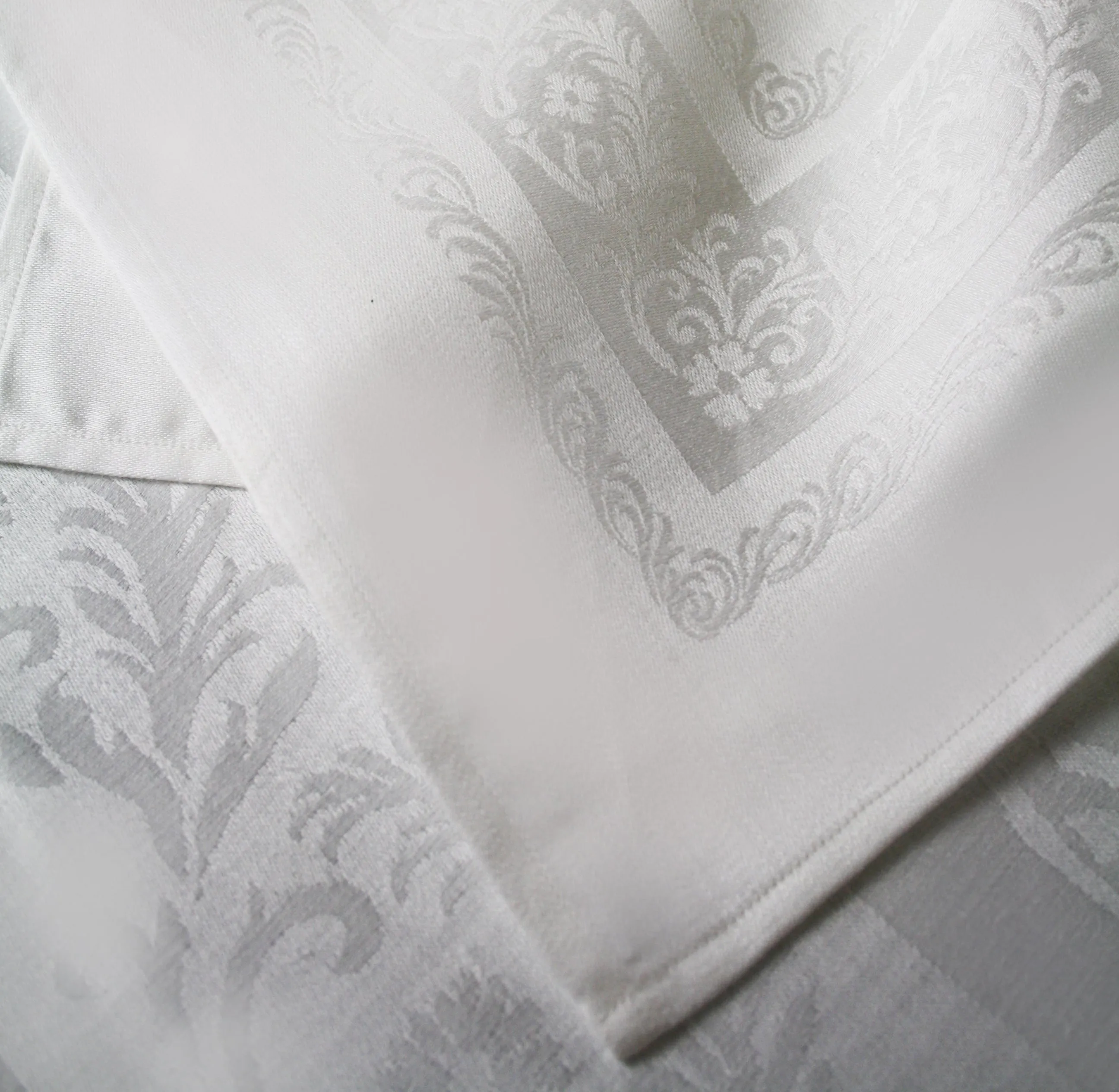 Fine Scroll Irish Linen Double Damask Napkin