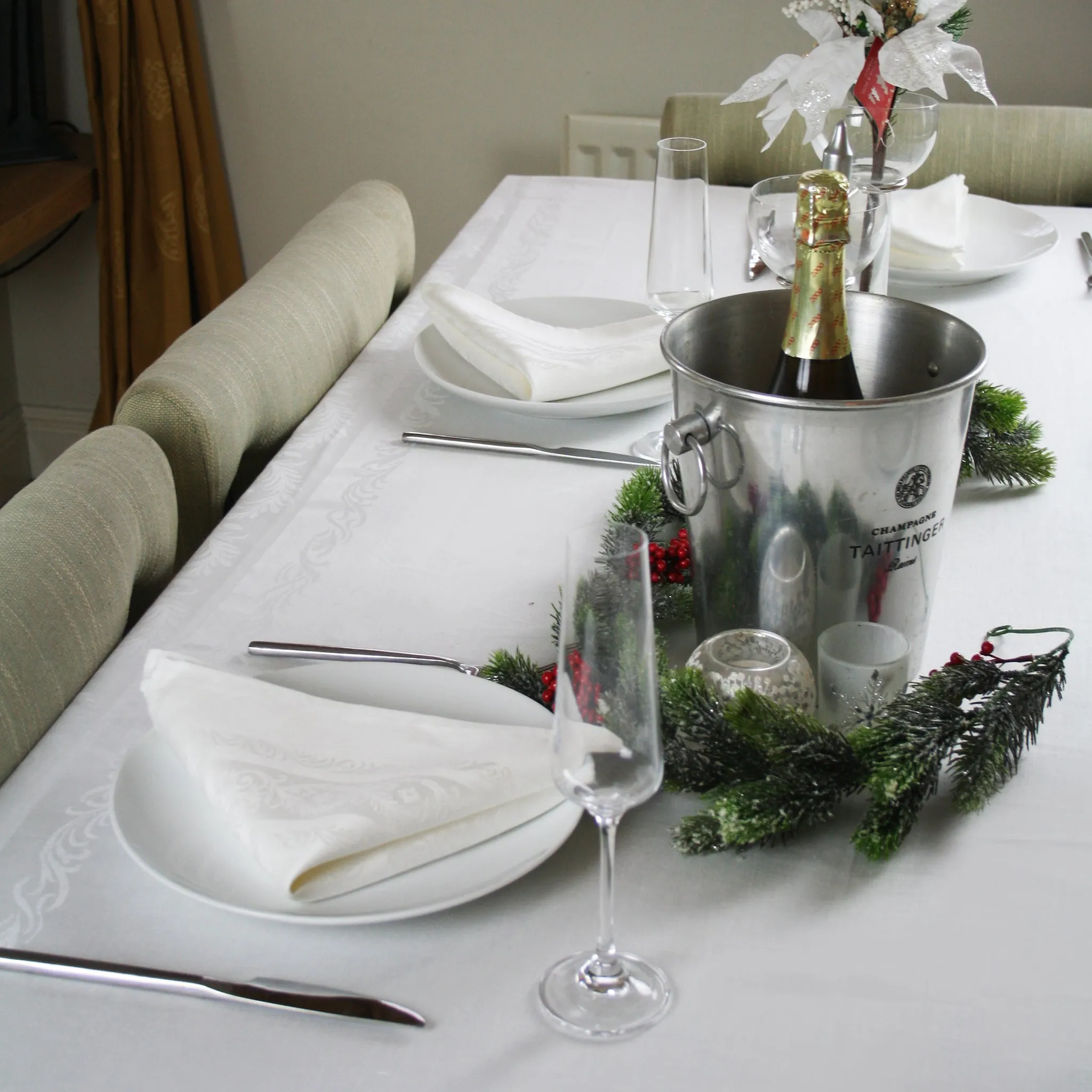 Fine Scroll Irish Linen Double Damask Napkin