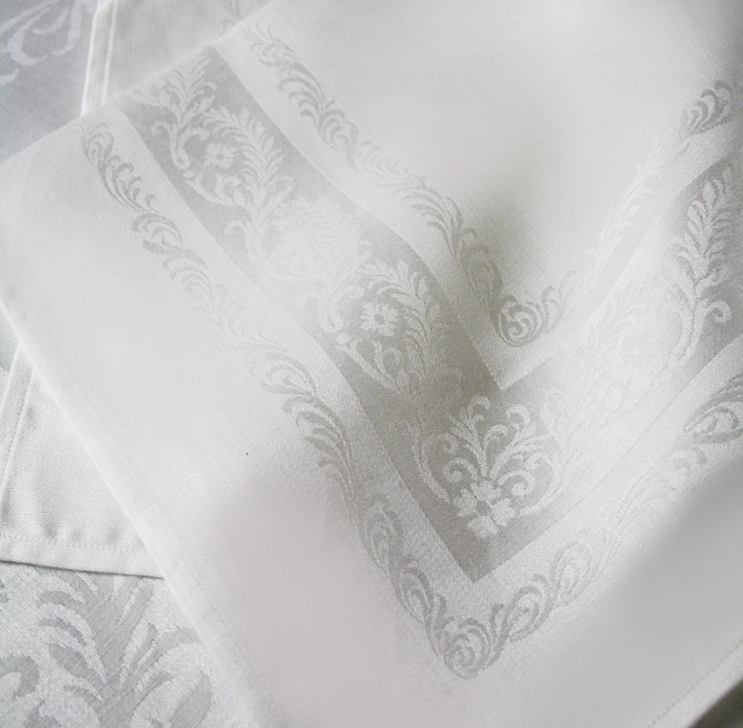 Fine Scroll Irish Linen Double Damask Napkin