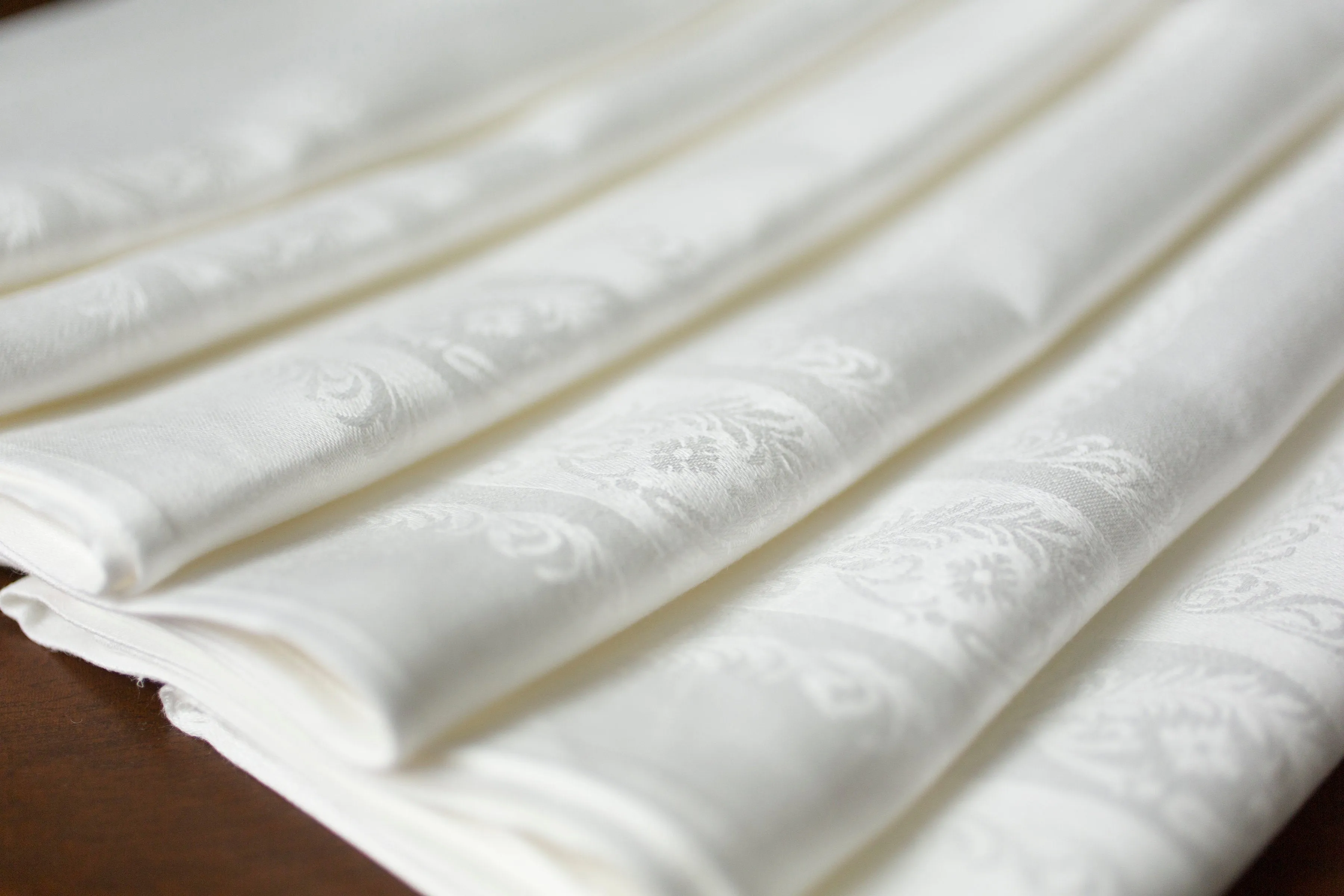 Fine Scroll Irish Linen Double Damask Napkin